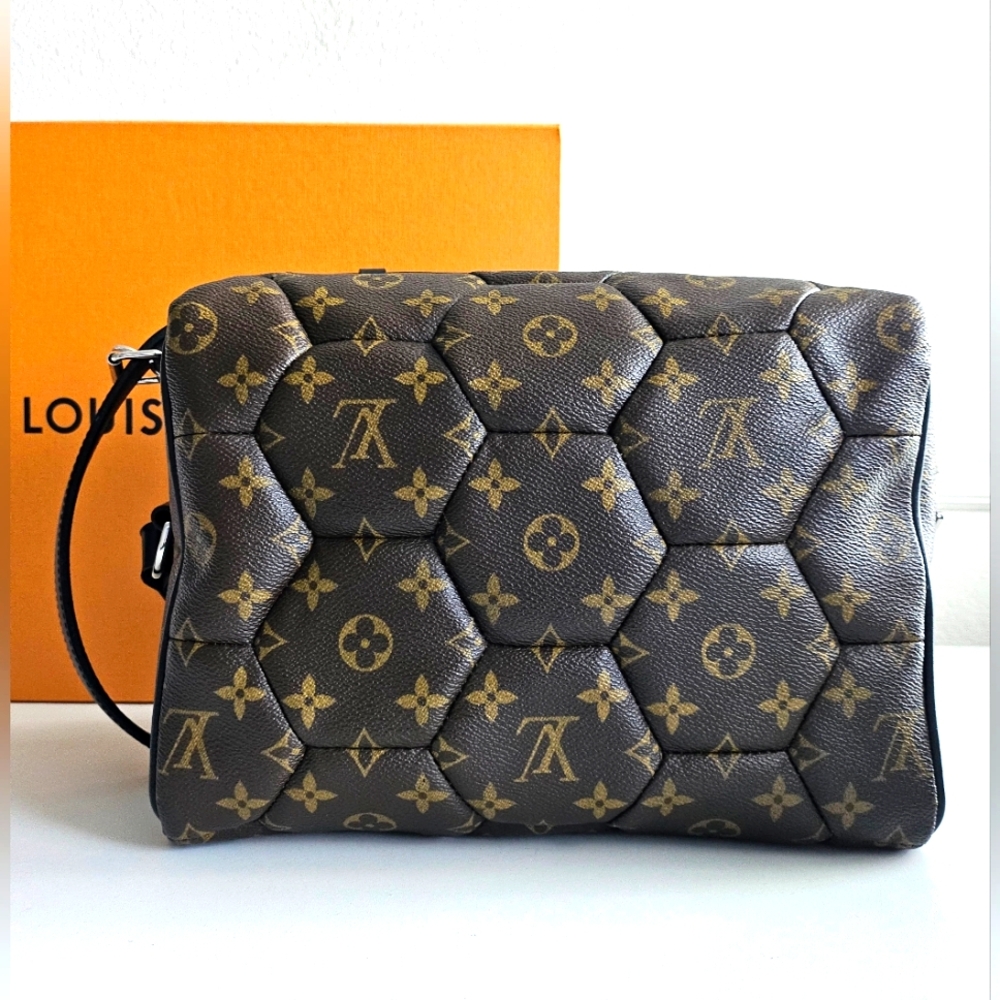 Rare Like-new Louis Vuitton Hexagon Neo Trocadero Soccer Ball Bag
